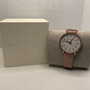 Michael Kors Pyper 112102 Women's Pink Leather Analog White Dial Watch Tx152